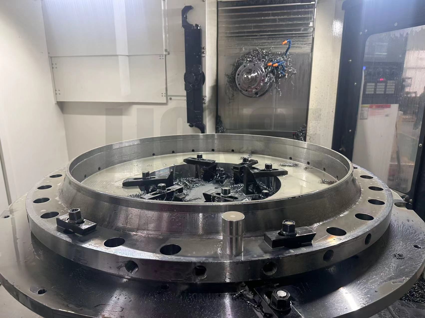 Büyük çaplı flanşları delerken delik dikeyliği nasıl sağlanır?